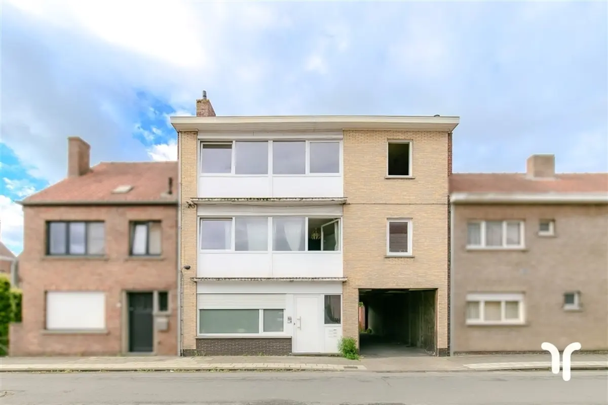 Appartementsgebouw te  koop in Sint-Kruis 8310 439000.00€ 5 slaapkamers 292.00m² - Zoekertje 582617