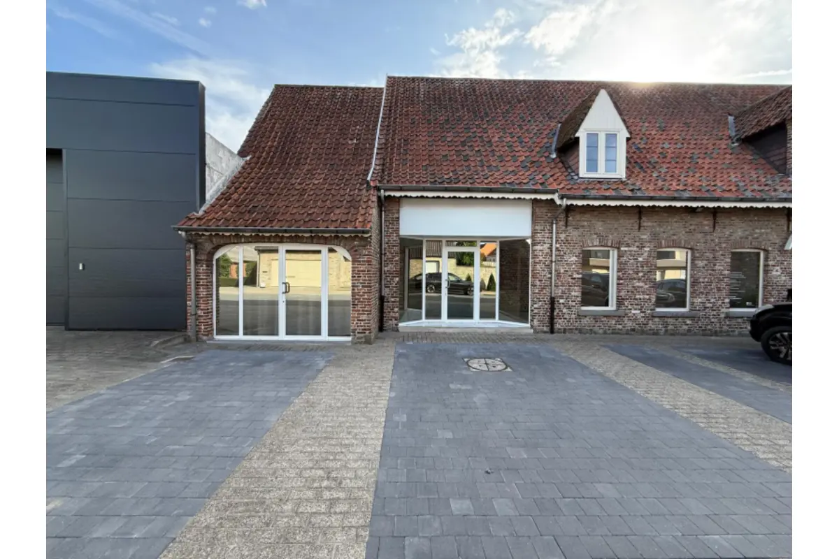 Handelszaak te  huur in Lendelede 8860 750.00€  slaapkamers m² - Zoekertje 582319