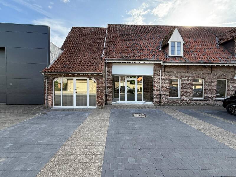 Handelszaak te  huur in Lendelede 8860 750.00€  slaapkamers m² - Zoekertje 582319