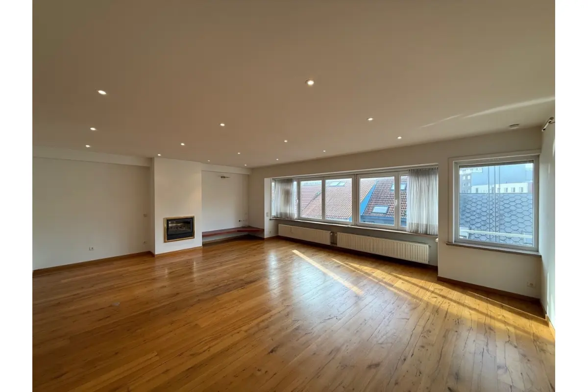 Duplex te  huur in Oostende 8400 1175.00€ 2 slaapkamers 248.00m² - Zoekertje 580982