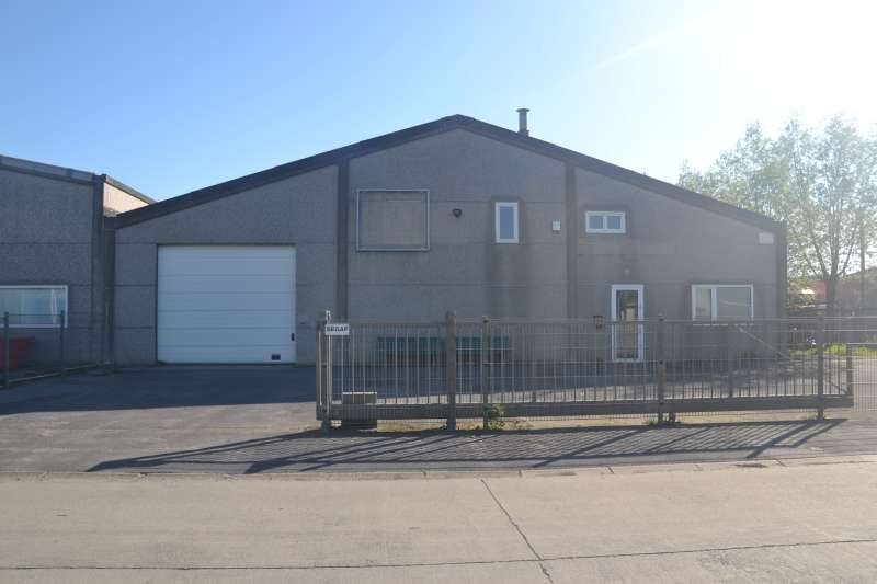 Handelszaak te  huur in Koekelare 8680 975.00€ 0 slaapkamers m² - Zoekertje 582208