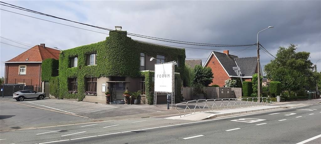 Handelszaak te  koop in Torhout 8820 590000.00€  slaapkamers 477.00m² - Zoekertje 583532