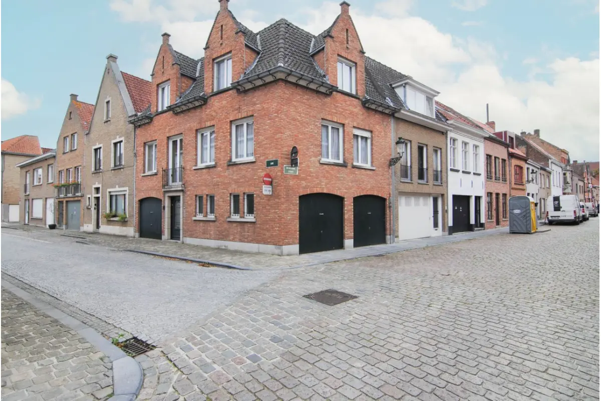 Huis te  huur in Brugge 8000 1300.00€ 2 slaapkamers 206.00m² - Zoekertje 583184