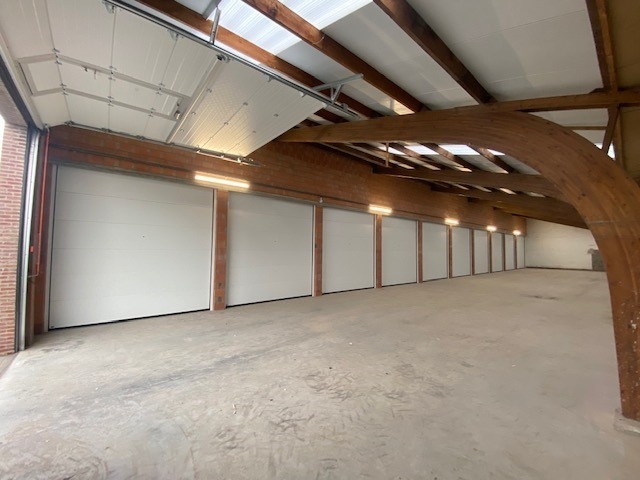 Handelszaak te  huur in Zwevezele 8750 180.00€  slaapkamers m² - Zoekertje 584578