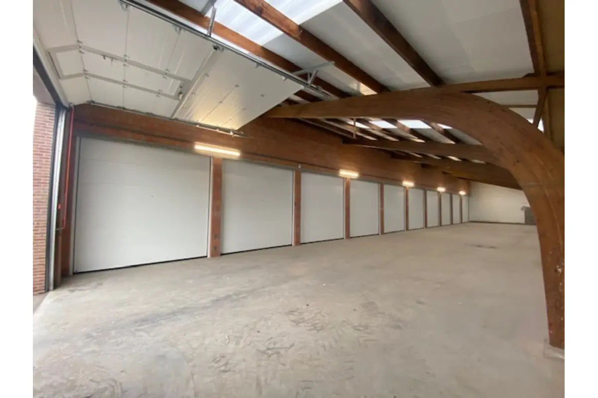 Handelszaak te  huur in Zwevezele 8750 180.00€  slaapkamers m² - Zoekertje 584578