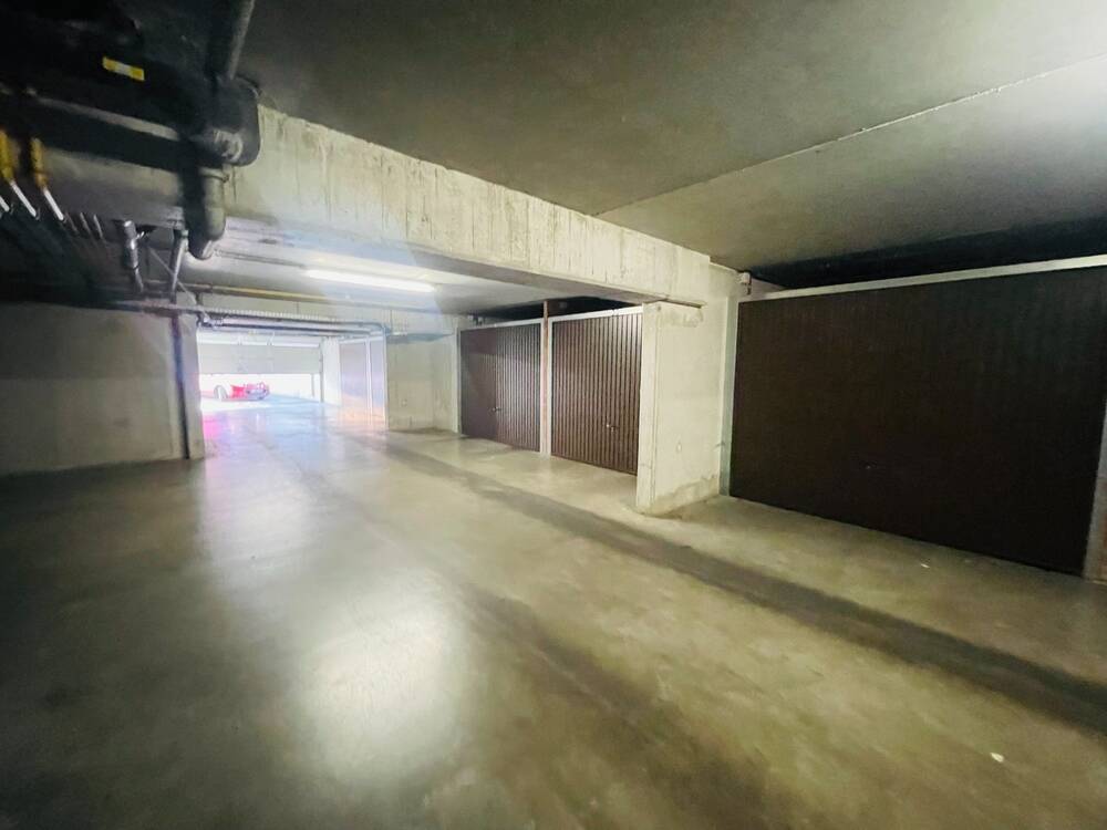 Parking & garage te  koop in Sint-Michiels 8200 30000.00€  slaapkamers m² - Zoekertje 585904