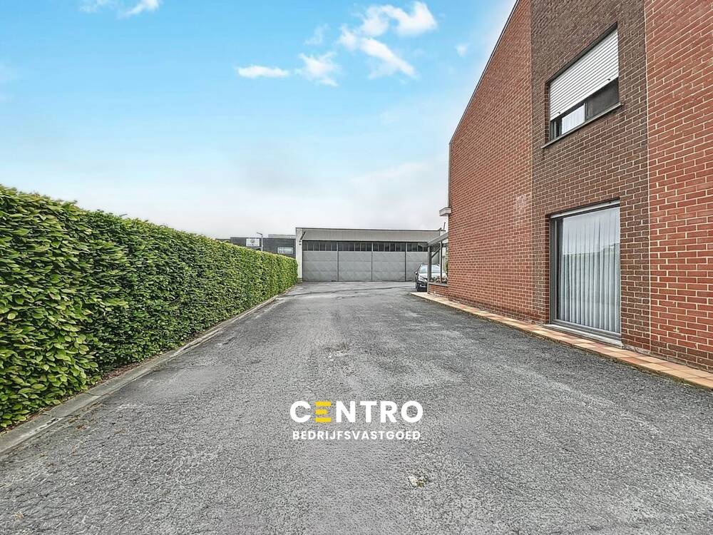 Handelszaak te  huur in Roeselare 8800 0.00€  slaapkamers 300.00m² - Zoekertje 586871