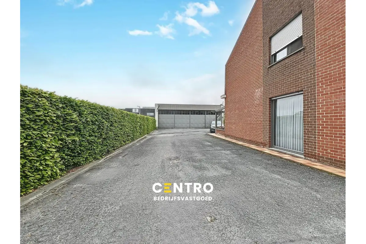 Handelszaak te  huur in Roeselare 8800 0.00€  slaapkamers 300.00m² - Zoekertje 586871