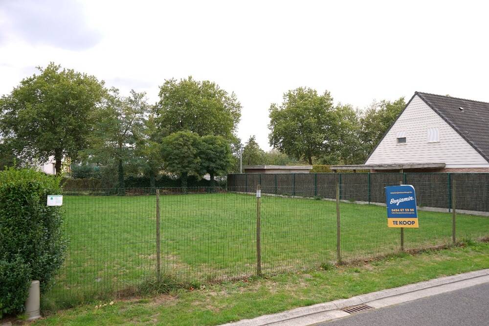 Grond te  koop in Rumbeke 8800 299000.00€  slaapkamers m² - Zoekertje 589311