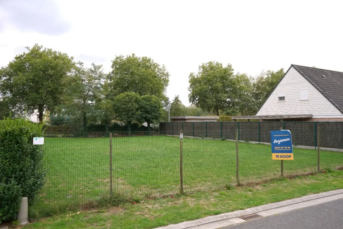 Bouwgrond te  koop in Rumbeke 8800 299000.00€  slaapkamers m² - Zoekertje 589311