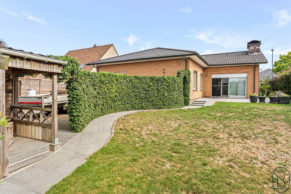 Bungalow te  koop in Sint-Eloois-Vijve 8793 375000.00€ 3 slaapkamers 160.00m² - Zoekertje 591860