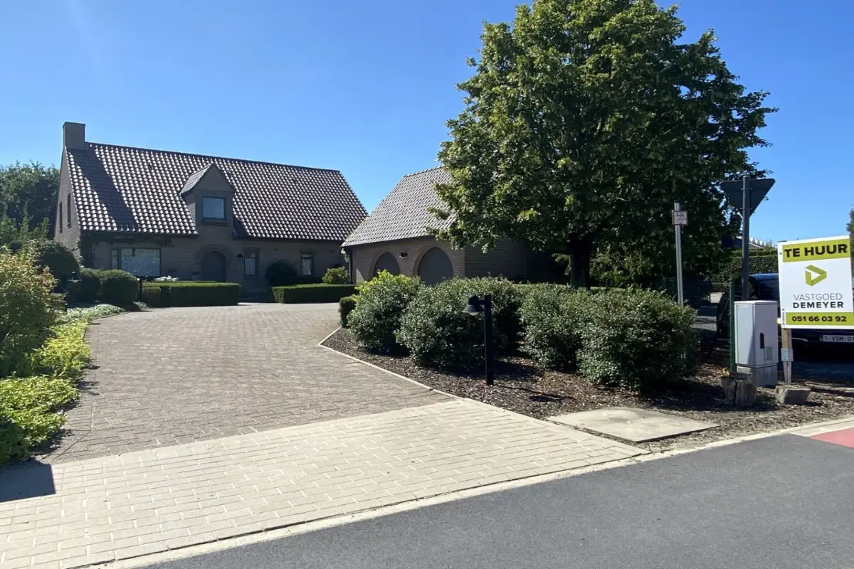 Huis te  huur in Pittem 8740 1295.00€ 4 slaapkamers 252.00m² - Zoekertje 591087