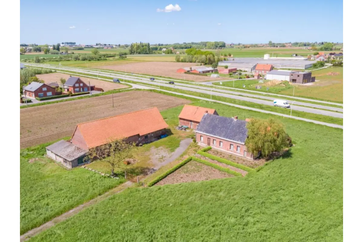 Handelszaak te  koop in Roeselare 8800 450000.00€ 3 slaapkamers m² - Zoekertje 593252