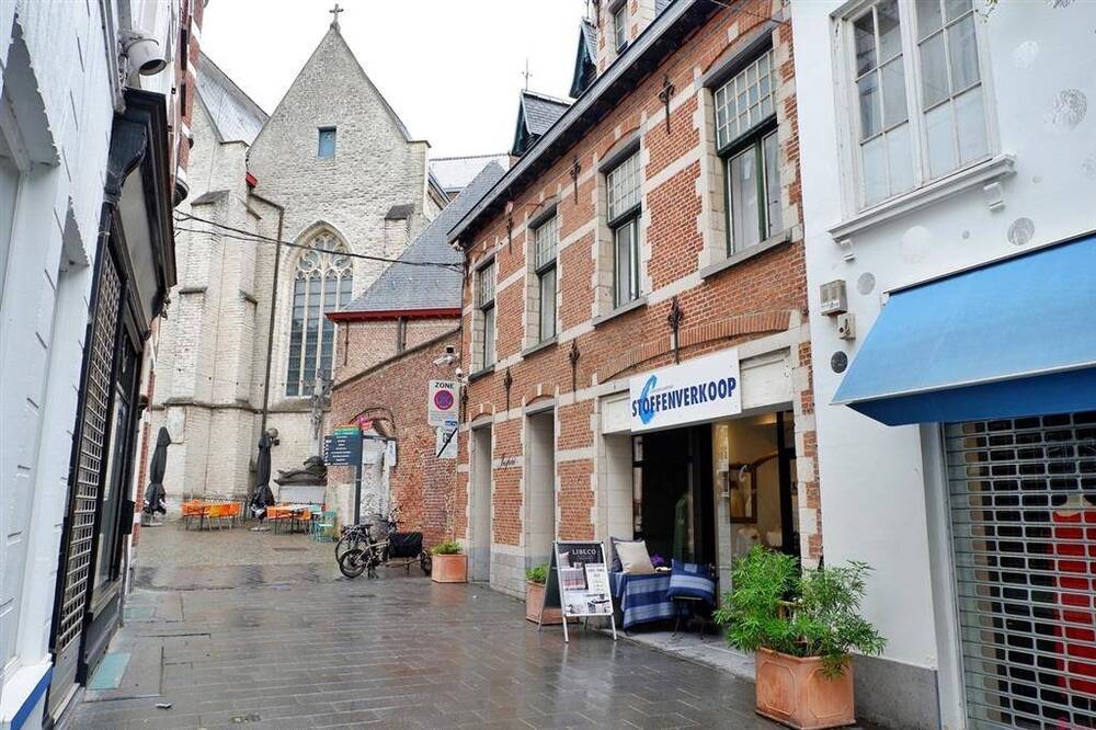 Handelszaak te  huur in Kortrijk 8500 1200.00€  slaapkamers m² - Zoekertje 593342