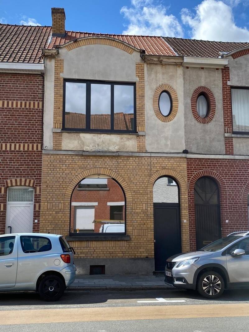 Huis te  huur in Kortrijk 8500 1495.00€ 5 slaapkamers 140.00m² - Zoekertje 595815