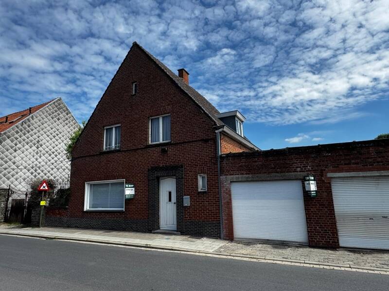 Huis te  koop in Izegem 8870 195000.00€ 3 slaapkamers 176.00m² - Zoekertje 595963