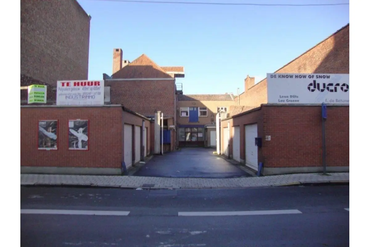 Handelszaak te  huur in Kortrijk 8500 1120.00€  slaapkamers m² - Zoekertje 596662