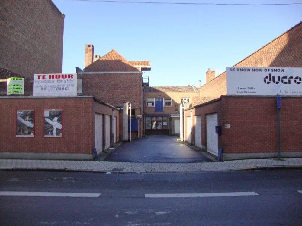 Handelszaak te  huur in Kortrijk 8500 1120.00€  slaapkamers m² - Zoekertje 596662
