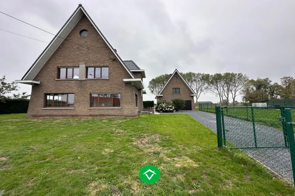 Huis te  huur in Diksmuide 8600 925.00€  slaapkamers 235.00m² - Zoekertje 597384