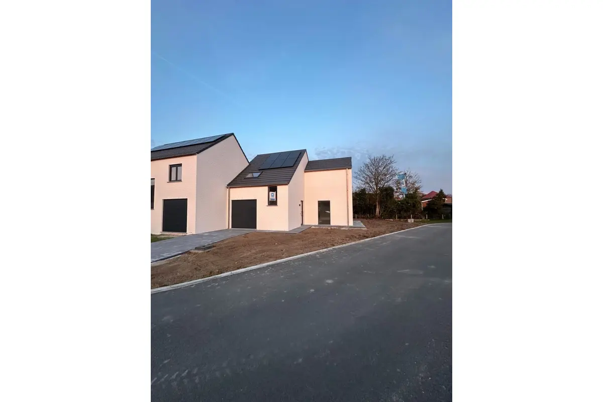 Huis te  koop in Jabbeke 8490 412263.00€ 3 slaapkamers 163.00m² - Zoekertje 596843