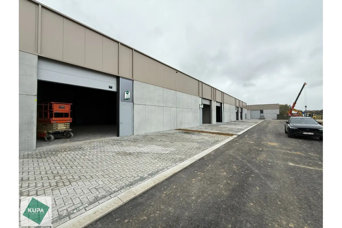 Handelszaak te  huur in Tielt 8700 1080.00€  slaapkamers 216.00m² - Zoekertje 597099