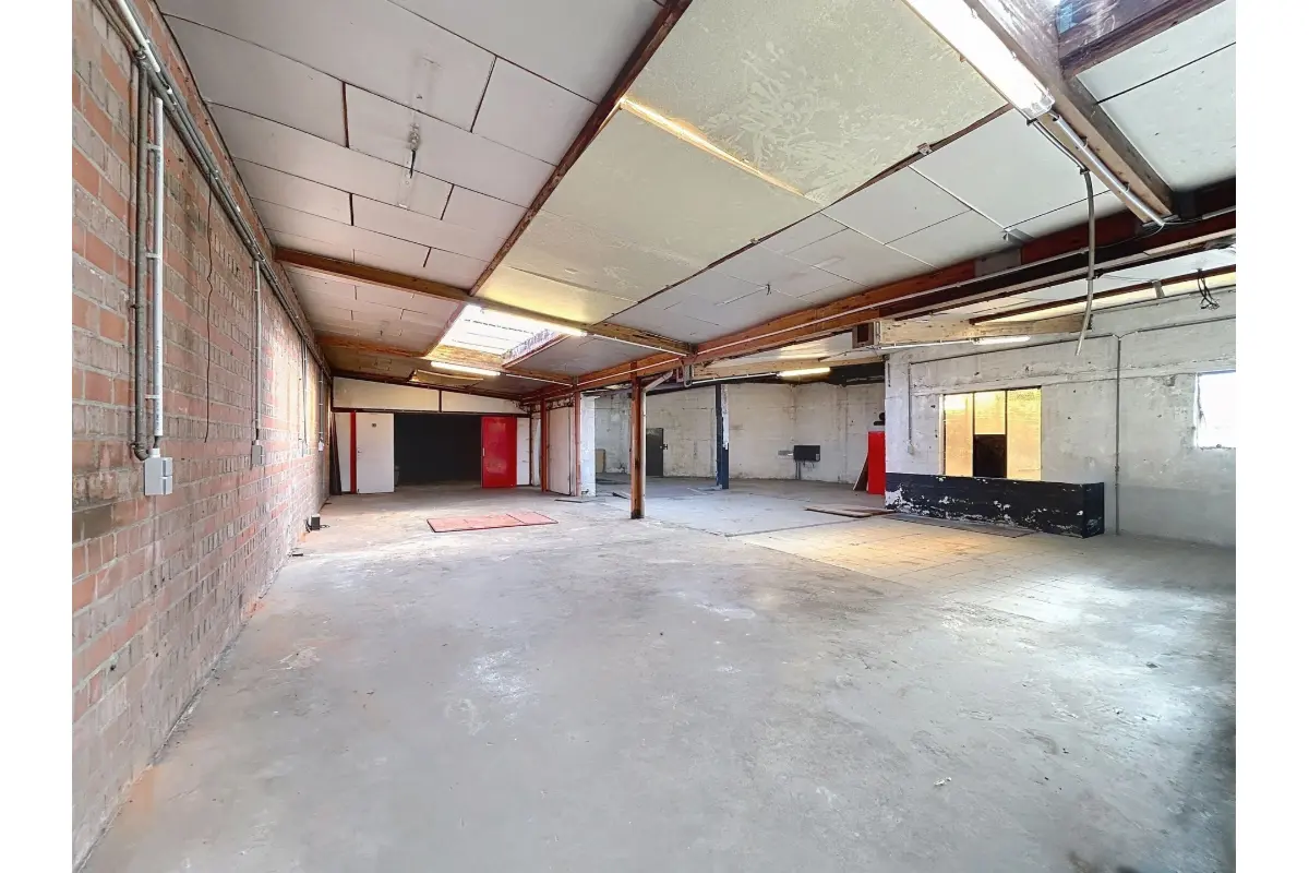 Handelszaak te  huur in Heule 8501 600.00€  slaapkamers 380.00m² - Zoekertje 599104