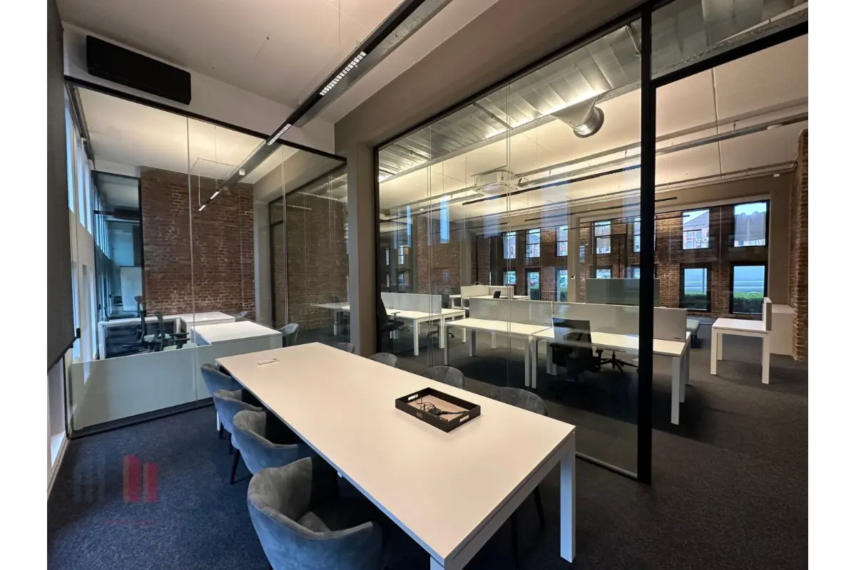 Handelszaak te  koop in Kortrijk 8500 1675000.00€  slaapkamers 725.00m² - Zoekertje 598455