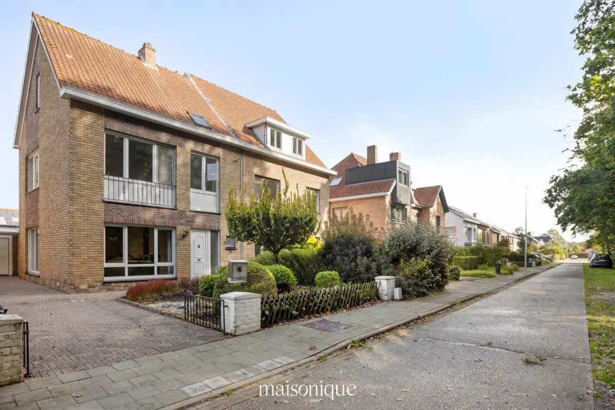 Huis te  koop in Sint-Michiels 8200 369000.00€ 3 slaapkamers 153.00m² - Zoekertje 599387