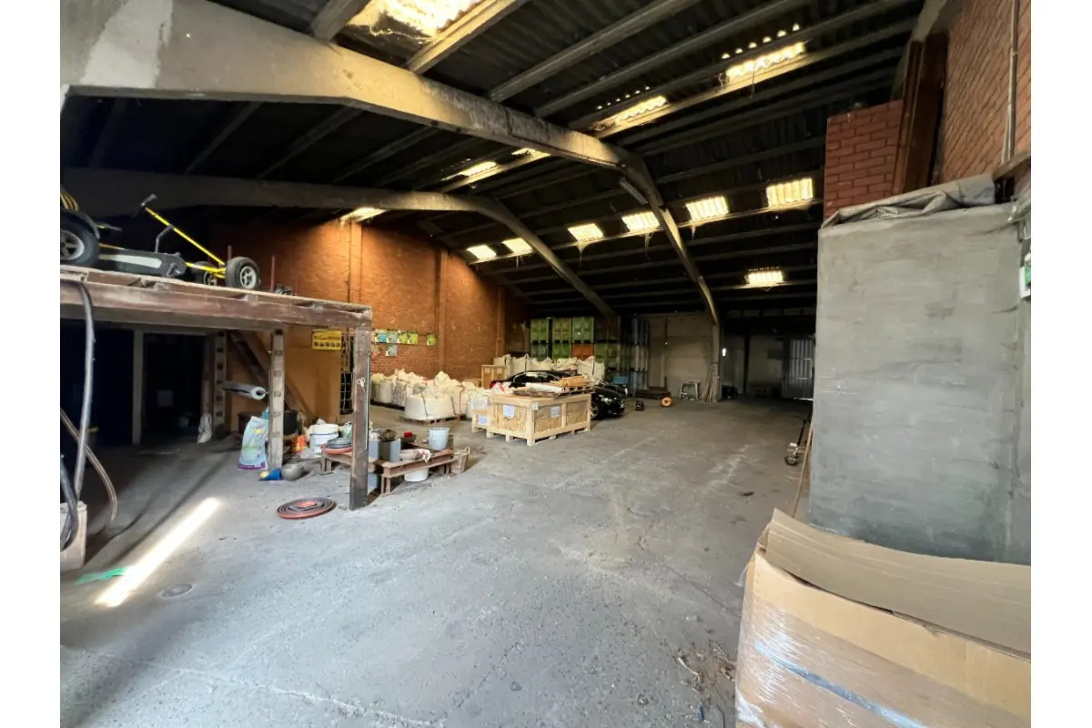 Handelszaak te  huur in Meulebeke 8760 780.00€ 0 slaapkamers 560.00m² - Zoekertje 600031