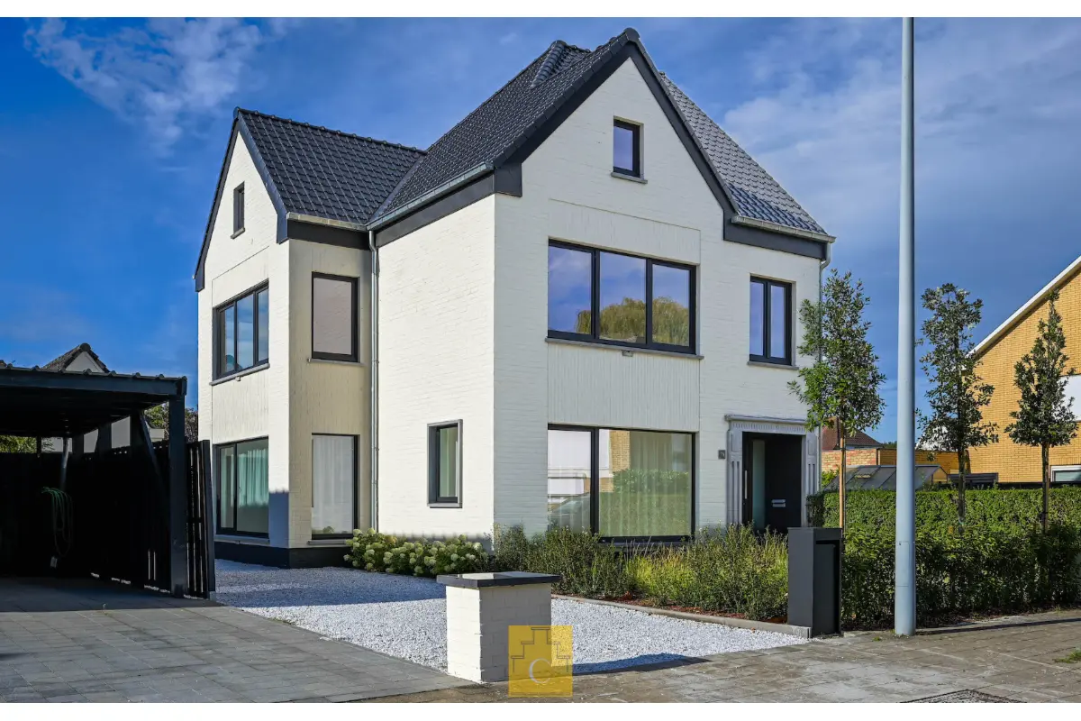 Huis te  koop in Sint-Michiels 8200 699000.00€ 3 slaapkamers m² - Zoekertje 600450