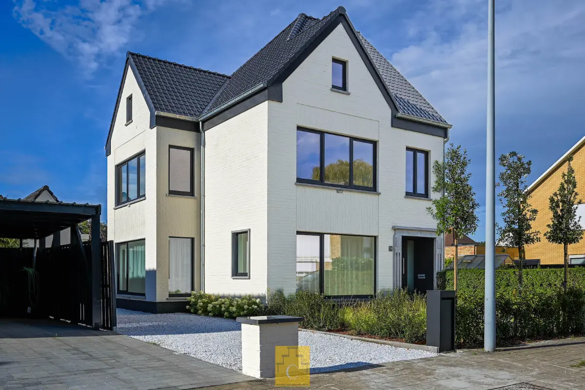 Huis te  koop in Sint-Michiels 8200 699000.00€ 3 slaapkamers m² - Zoekertje 600450