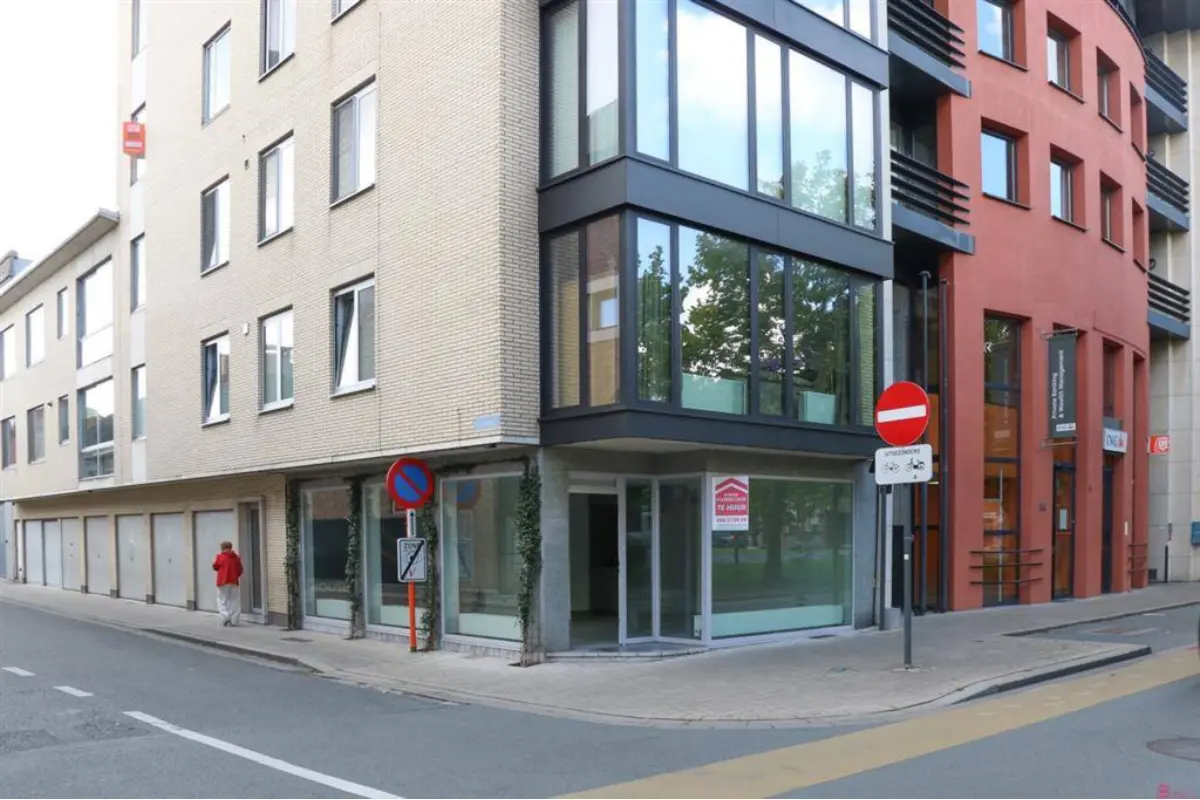 Handelszaak te  huur in Roeselare 8800 700.00€  slaapkamers m² - Zoekertje 602266
