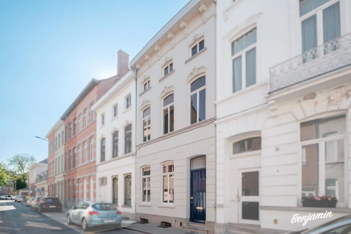 Huis te  koop in Kortrijk 8500 735000.00€ 3 slaapkamers 222.00m² - Zoekertje 601771
