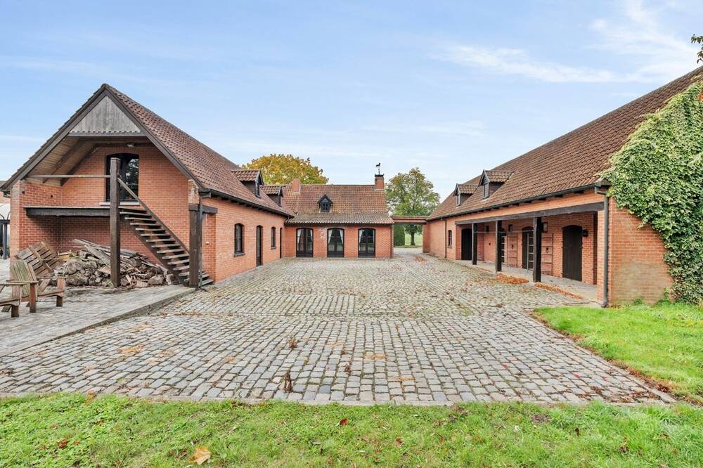Boerderij te koop in Ledegem 8880 699000.00€ 5 slaapkamers 335.00m² - Zoekertje 603714