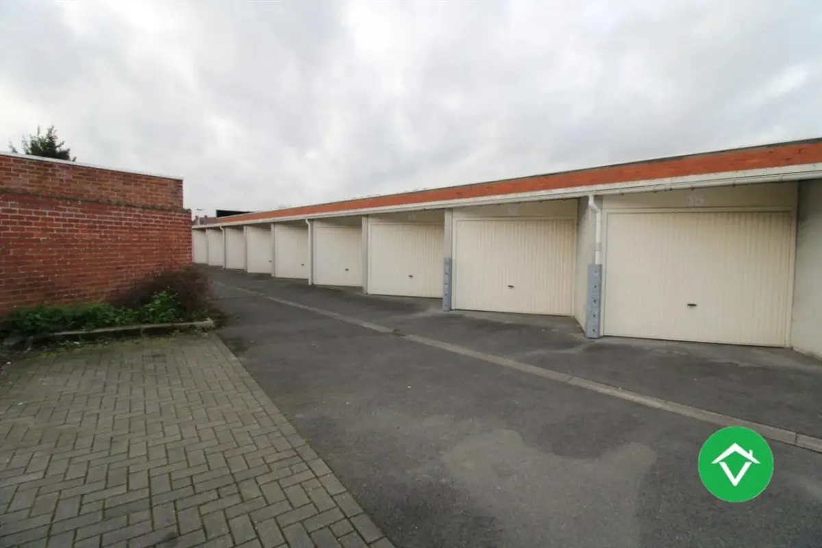 Parking & garage te  huur in Koekelare 8680 92.00€  slaapkamers m² - Zoekertje 603571