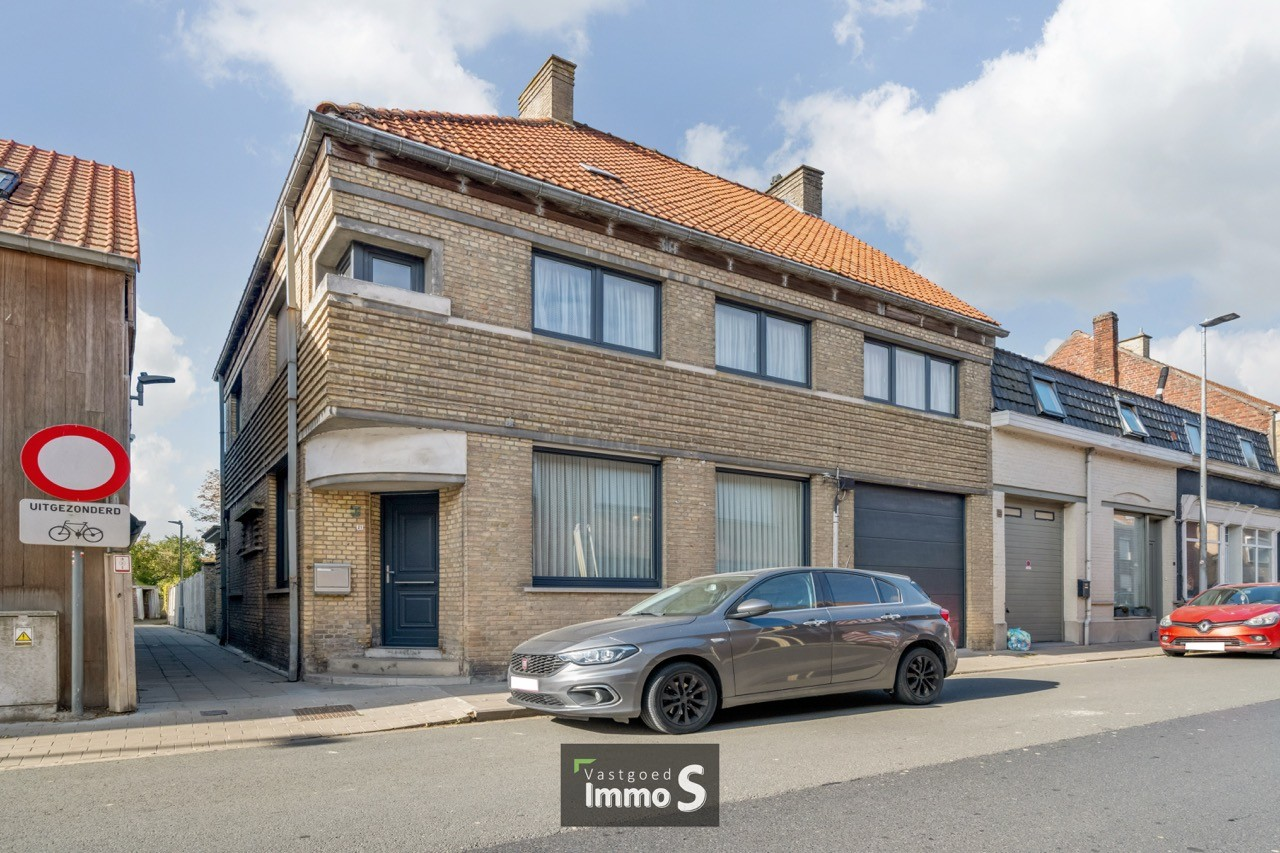Huis te  koop in Alveringem 8690 192000.00€ 6 slaapkamers 227.00m² - Zoekertje 604205