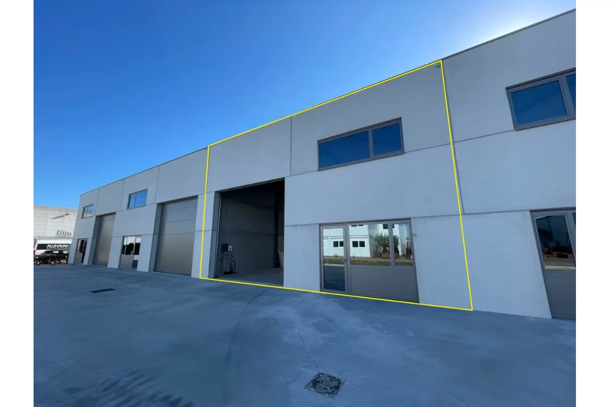 Handelszaak te  huur in Wingene 8750 990.00€  slaapkamers 1.00m² - Zoekertje 605562