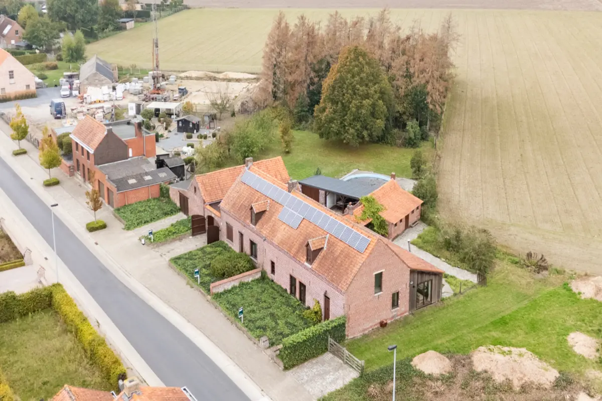 Huis te  koop in Kortemark 8610 559000.00€ 4 slaapkamers 386.00m² - Zoekertje 605322