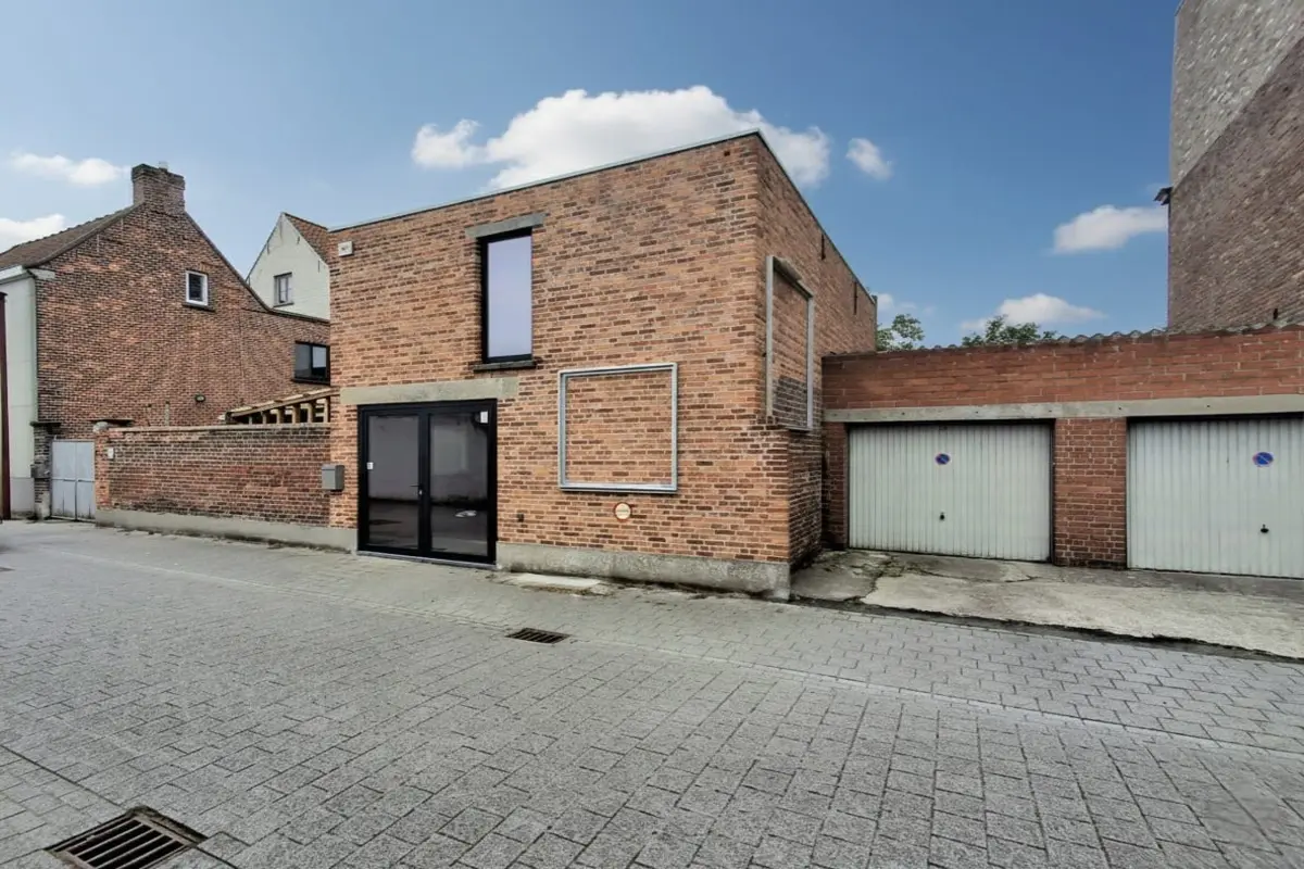 Handelszaak te  huur in Ruiselede 8755 650.00€  slaapkamers m² - Zoekertje 606872