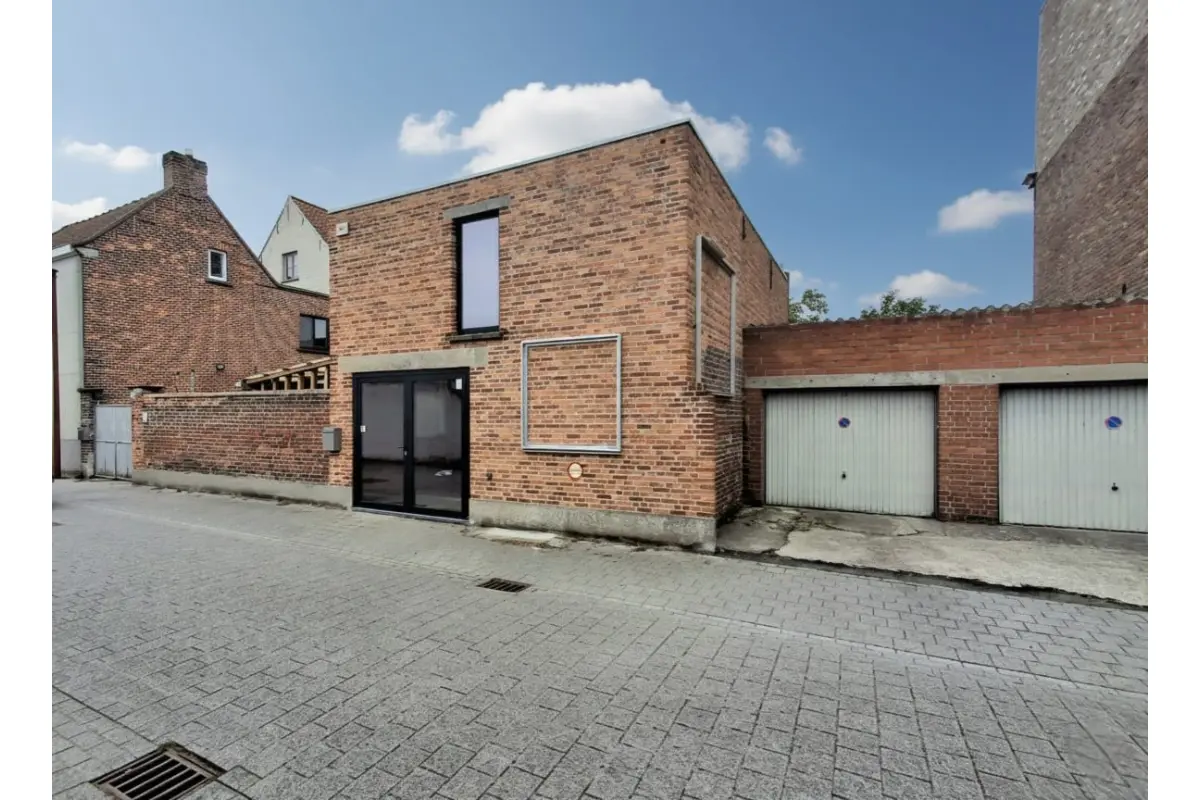 Handelszaak te  huur in Ruiselede 8755 650.00€  slaapkamers m² - Zoekertje 606872