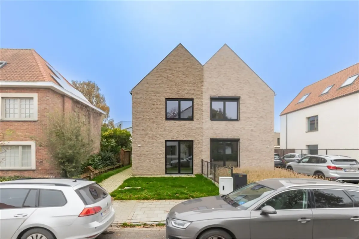 Huis te  koop in Sint-Michiels 8200 515000.00€ 3 slaapkamers 162.00m² - Zoekertje 606460