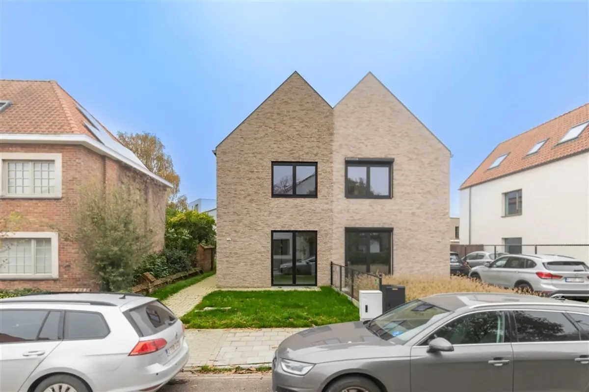 Huis te  koop in Sint-Michiels 8200 515000.00€ 3 slaapkamers 162.00m² - Zoekertje 606460