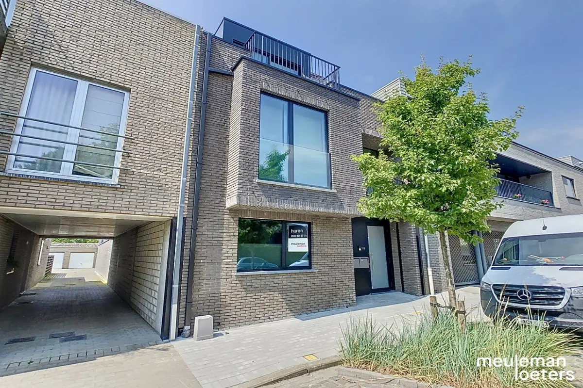 Appartement te  huur in Oostkamp 8020 920.00€ 2 slaapkamers 70.00m² - Zoekertje 607900