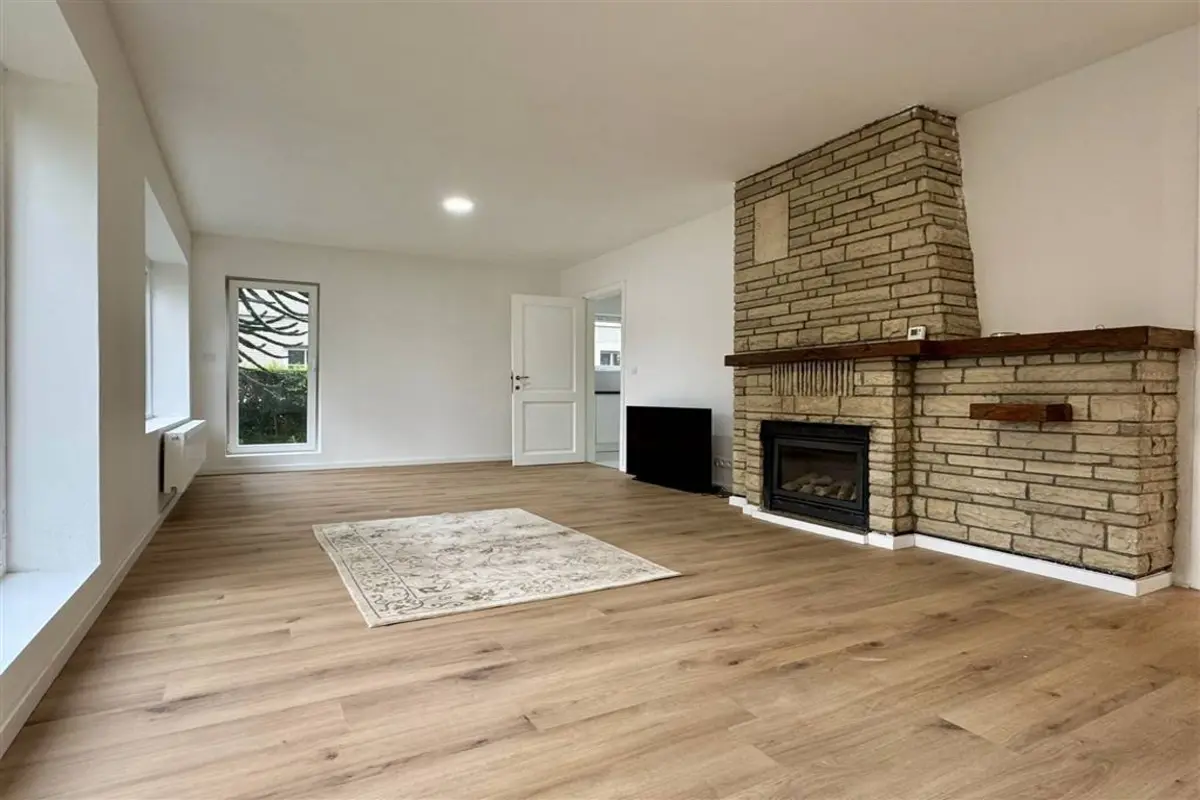 Villa te  huur in Kortrijk 8500 1700.00€ 4 slaapkamers 218.00m² - Zoekertje 608165