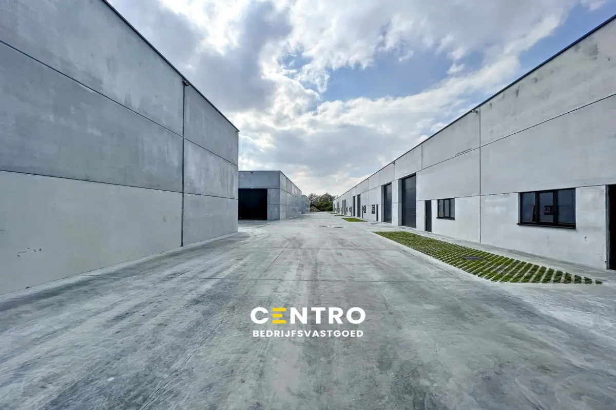 Handelszaak te  huur in Waregem 8790 1130.00€  slaapkamers 277.00m² - Zoekertje 610855