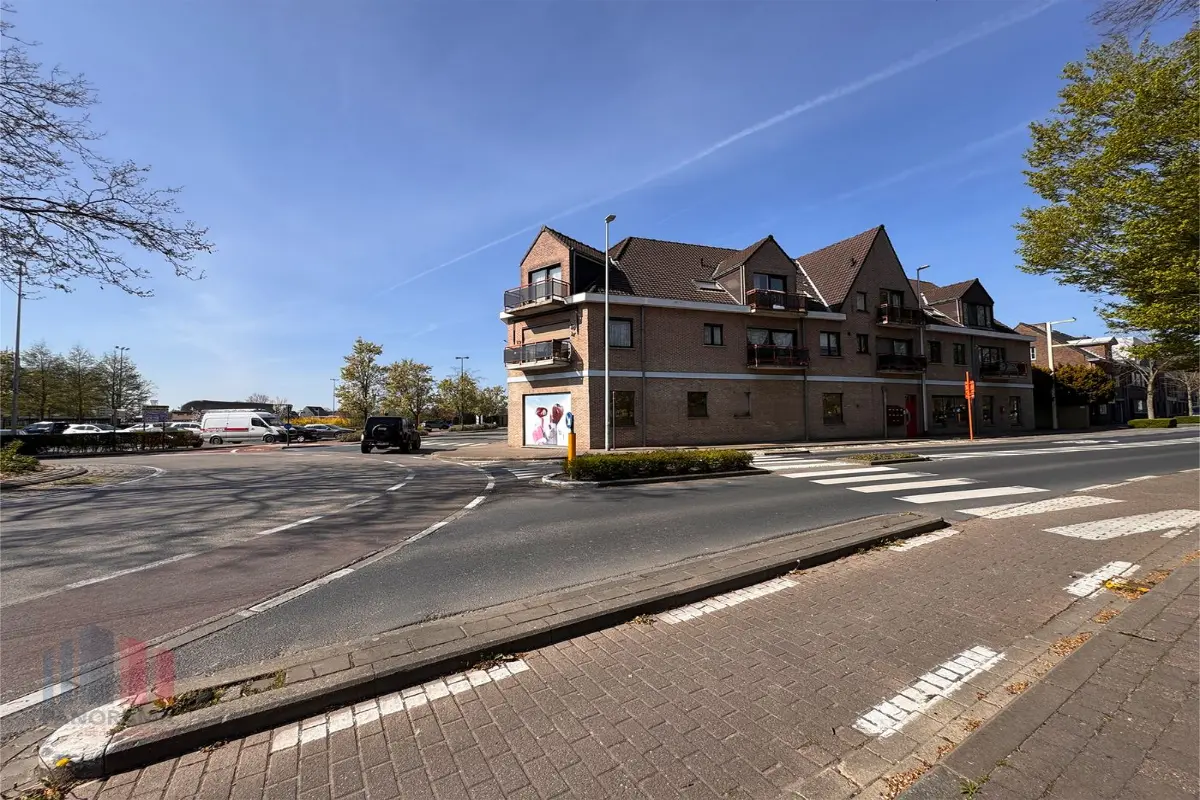 Handelszaak te  huur in Torhout 8820 1165.00€  slaapkamers 215.00m² - Zoekertje 608878