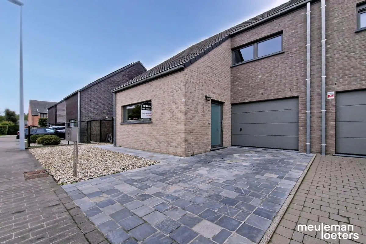 Huis te  huur in Oedelem 8730 1050.00€ 3 slaapkamers 168.00m² - Zoekertje 609489