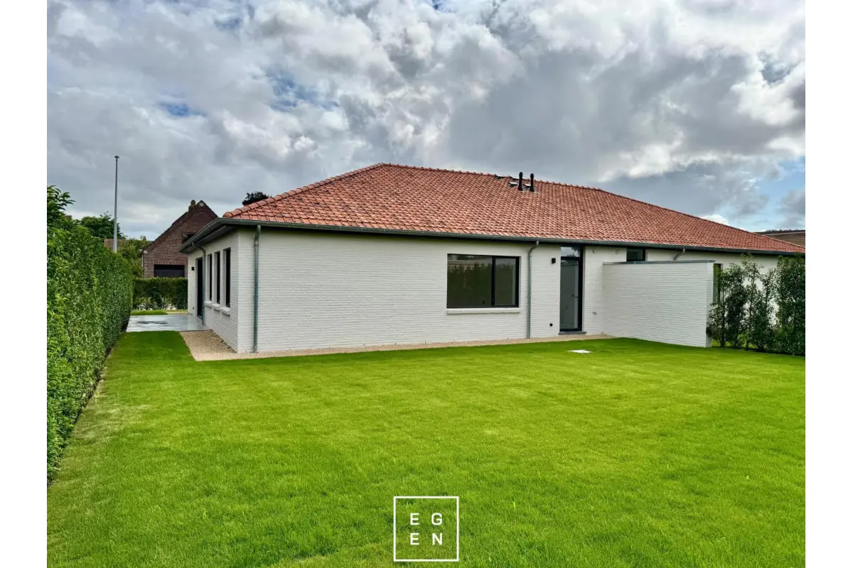 Huis te  huur in Assebroek 8310 1600.00€ 3 slaapkamers 155.00m² - Zoekertje 609109