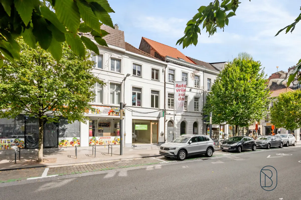 Huis te  koop in Kortrijk 8500 395000.00€  slaapkamers 235.00m² - Zoekertje 609791