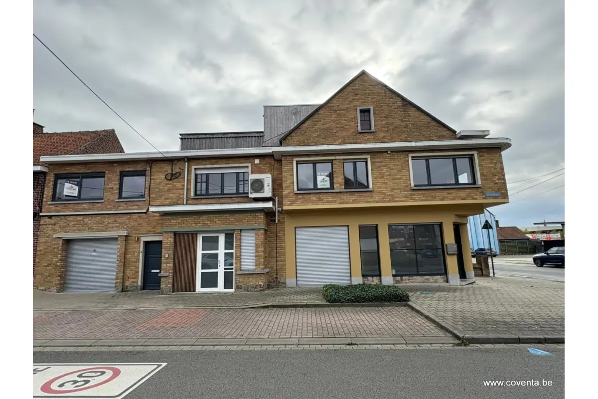 Appartement te  huur in Roeselare 8800 930.00€ 3 slaapkamers m² - Zoekertje 610947